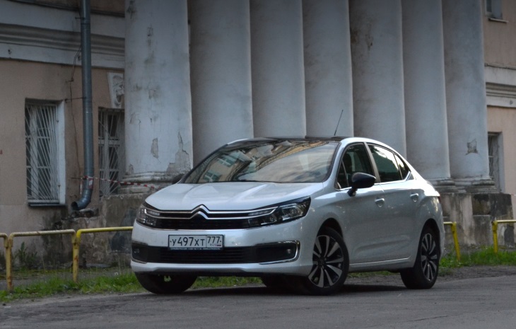 Тест-драйв седана Citroen C4: французская классика