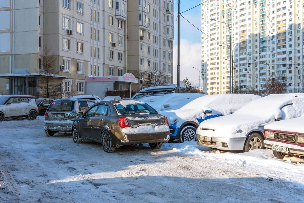 Человейники лишатся парковок: что задумало наше правительство