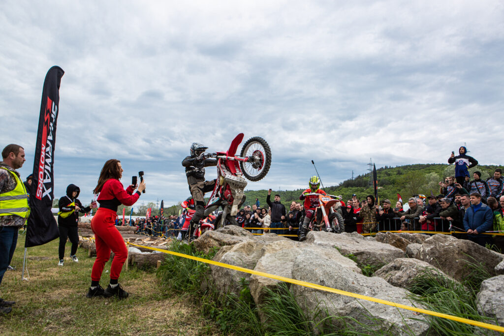 Штормило на эндуро — гонка 100% Enduro прошла в Геленджике в штомовую погоду