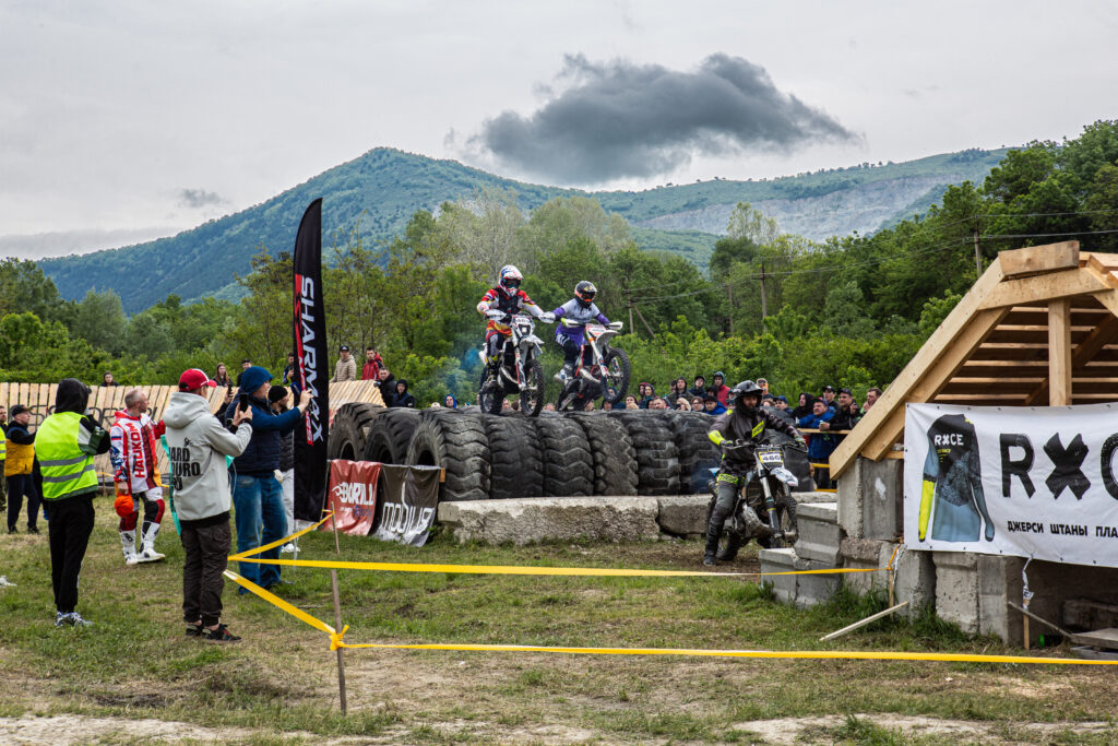 Штормило на эндуро — гонка 100% Enduro прошла в Геленджике в штомовую погоду