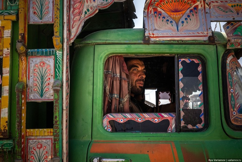 Шикарные грузовики ЗИЛ в Афганистане: подборка фотографий