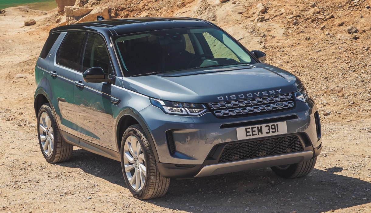 Land Rover Discovery Sport выпускался с 2015 года, в 2019 году был проведён масштабный рестайлинг модели (на фото)