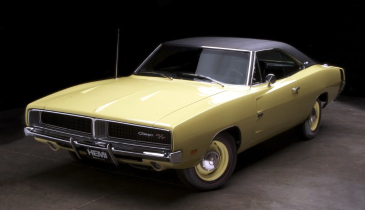 Купе Dodge Charger 1969 модельного года с замаскированной светотехникой