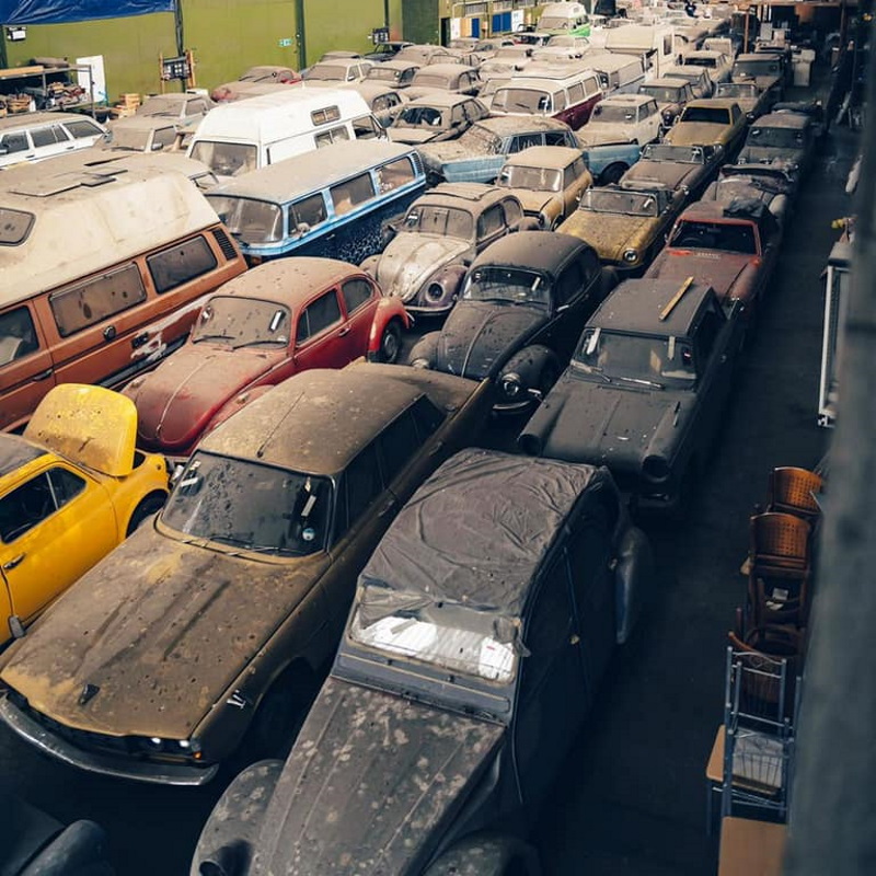 Огромную коллекцию из 175 автомобилей выставили на продажу в Лондоне (фото)