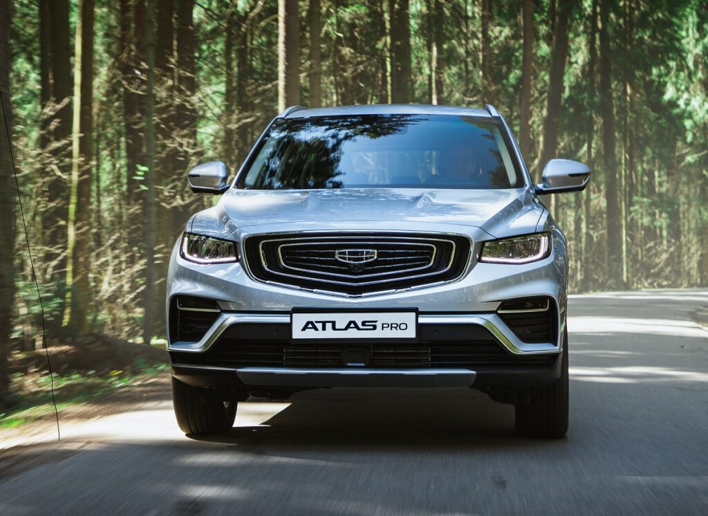 Минус 27 «лошадей»: Geely Atlas Pro потерял в мощности и подешевел