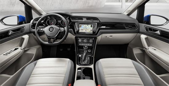 Тест-драйв Volkswagen предоставил информацию о рестайлинговом Touran 2015