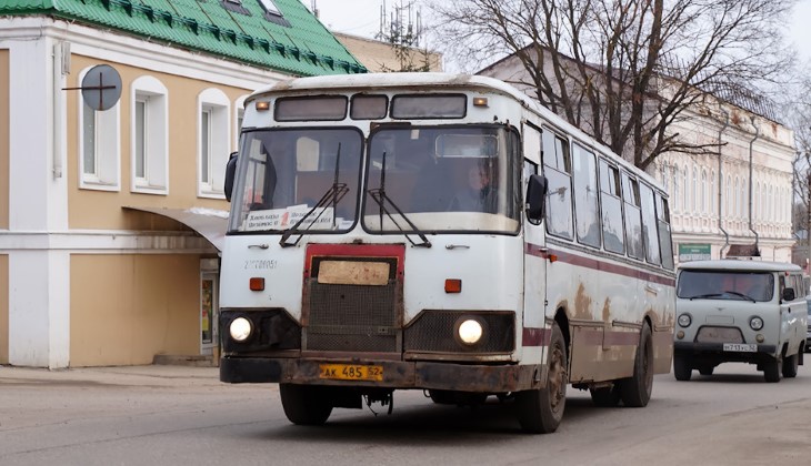 Старые автобусы ЛиАЗ на улицах Арзамаса