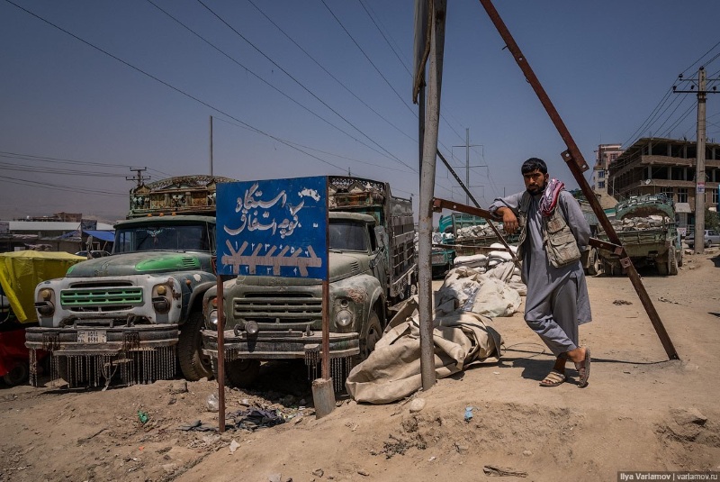 Шикарные грузовики ЗИЛ в Афганистане: подборка фотографий