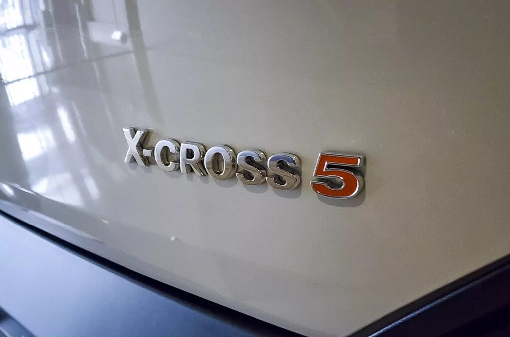 Представлен кроссовер Lada X-сross 5: первые фото китайской «Лады»