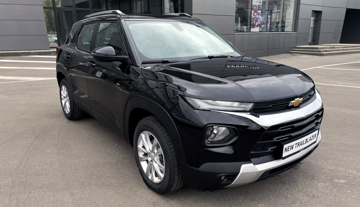 Кроссовер Chevrolet Trailblazer сейчас стоит от 2,3 млн рублей, но дилеры готовы предоставить хорошие скидки на модель