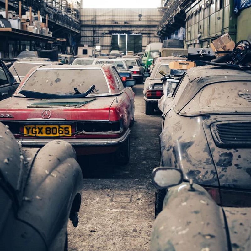 Огромную коллекцию из 175 автомобилей выставили на продажу в Лондоне (фото)