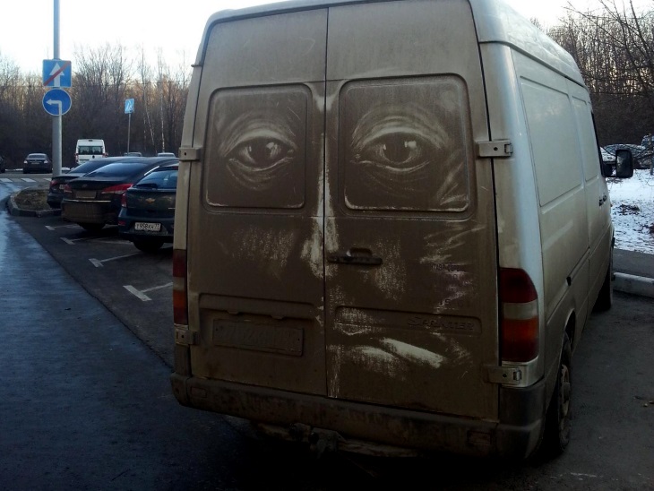 Удивительные рисунки на грязных автомобилях