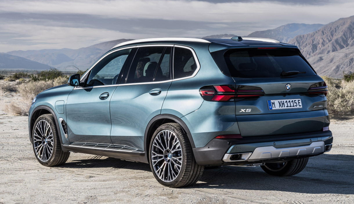 Компания BMW обновила кроссоверы X5 и X6