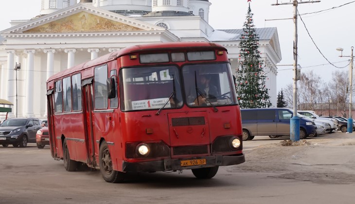 Старые автобусы ЛиАЗ на улицах Арзамаса