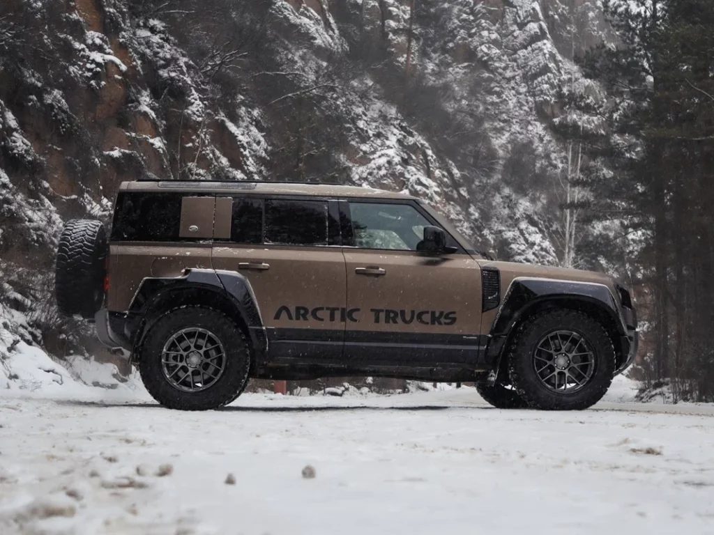 В России сделали крутой внедорожник из Land Rover Defender