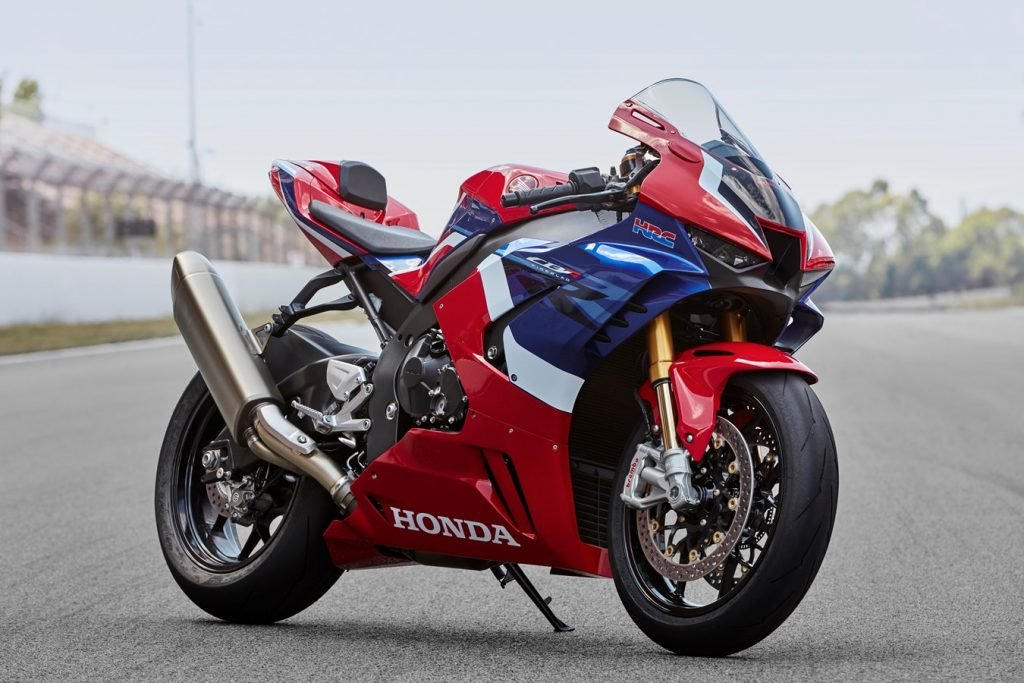 Honda представила в Милане новые спортбайки CBR1000RR-R Fireblade и CBR1000RR-R Fireblade SP