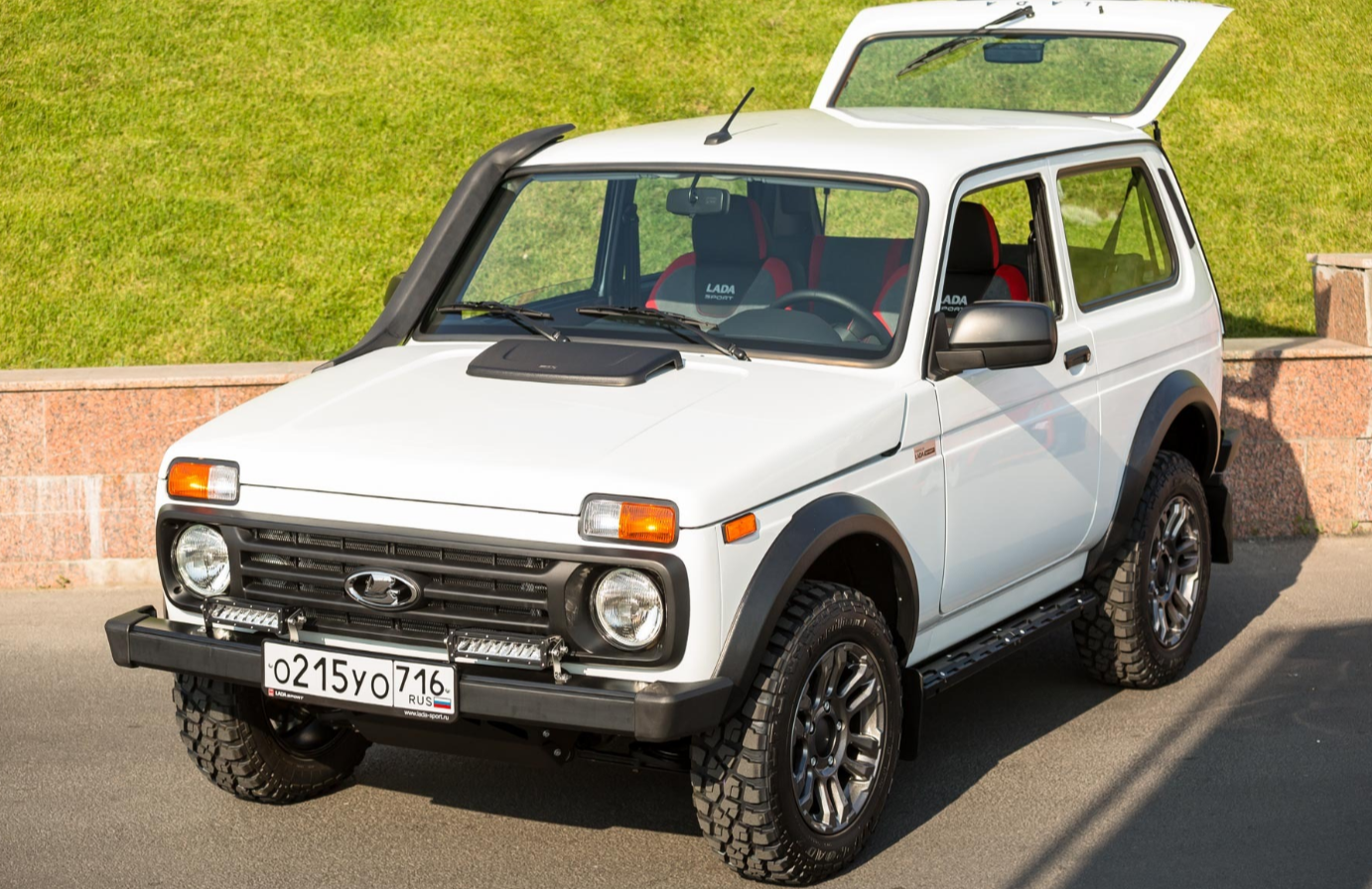 Новый внедорожник LADA Niva Sport показали на первых качественных фото