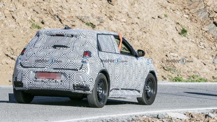 2024-renault-5-prototype-with-production-body-spy-photo (1).jpg