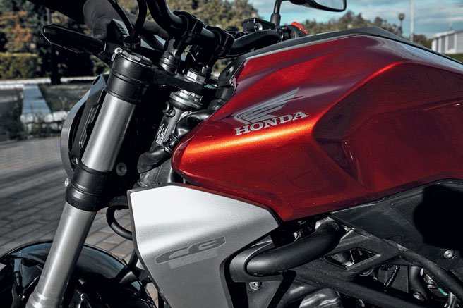 Когда 300 «кубов» лучше литра. Тест Honda CB300R Neo Sports Caffe