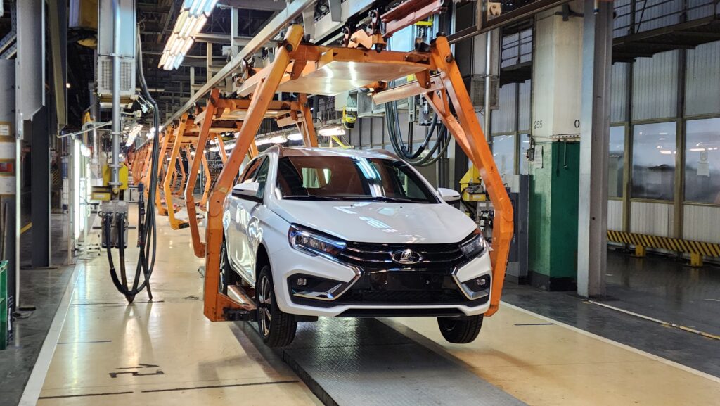 В Тольятти начали собирать Lada Vesta NG