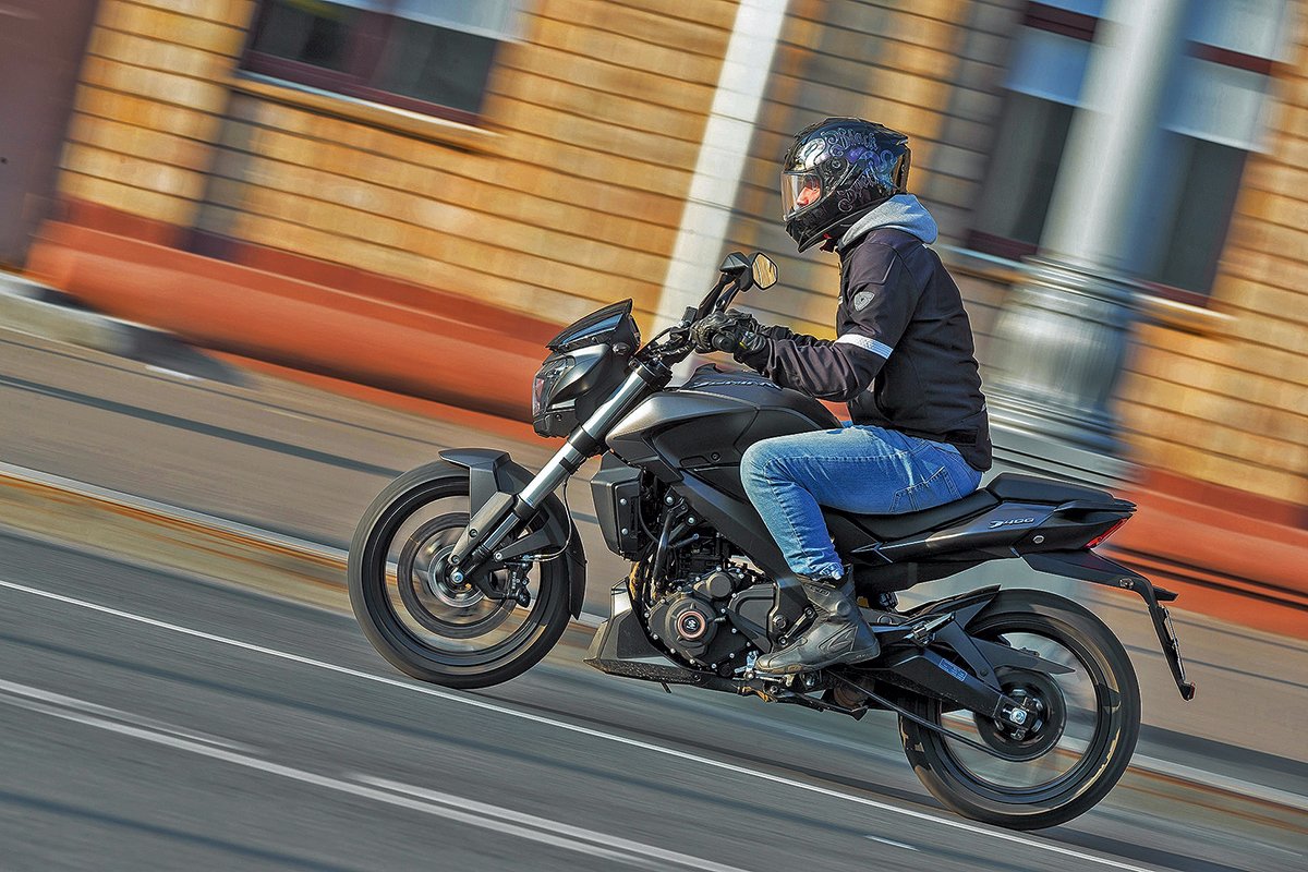 Тест Bajaj Dominar 400. Стильный и недорогой байк из Индии