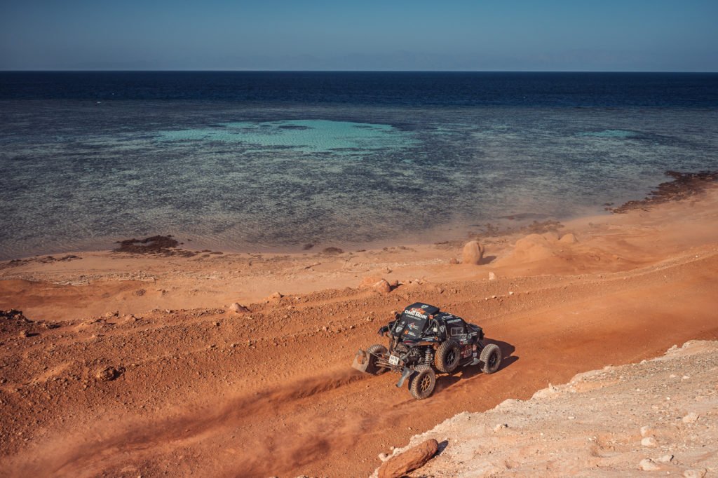 Сергей Карякин и Антон Власюк заняли 16 место на ралли Dakar 2021