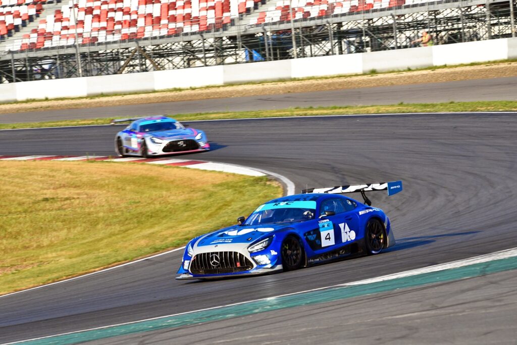 Жара, борьба и «летающее» колесо Marussia GT — Moscow Raceway принял этап гонки на выносливость