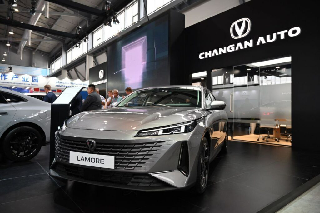 Changan представил в России новый седан Lamore: сколько он будет стоить