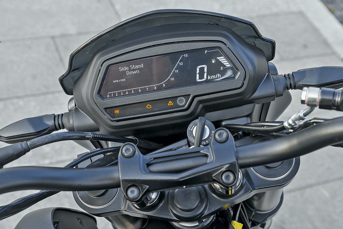 Тест Bajaj Dominar 400. Стильный и недорогой байк из Индии