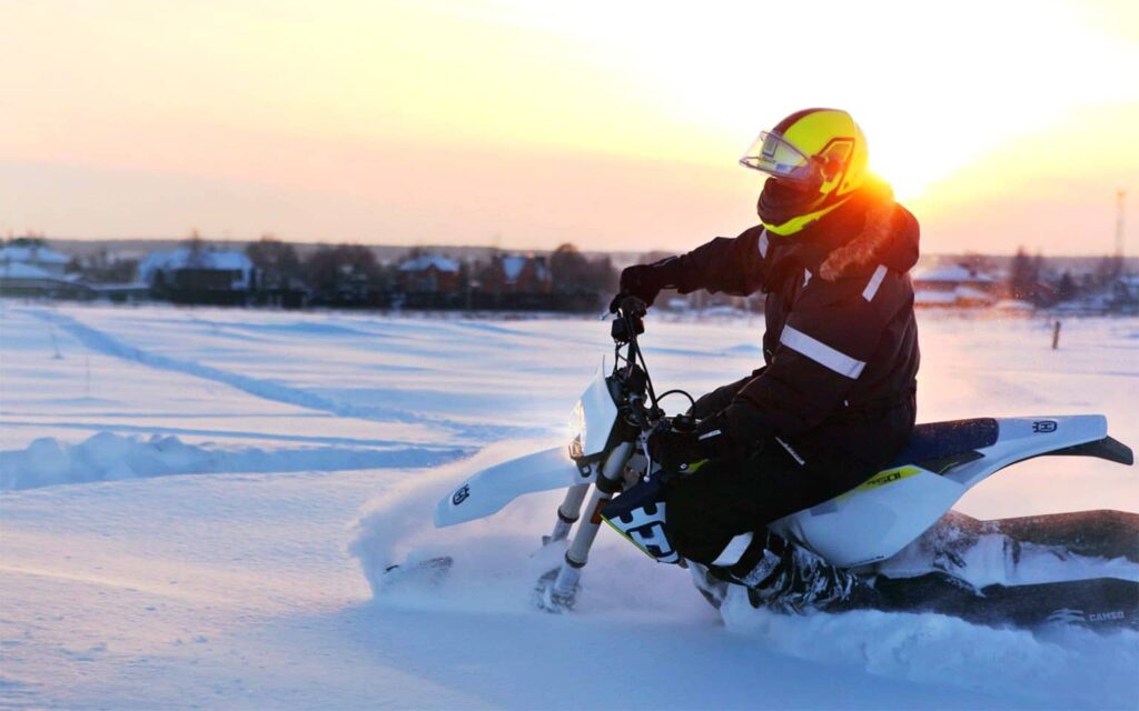 Боль мотоциклиста: на чем кататься зимой?