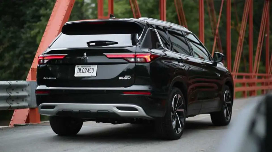 2023-mitsubishi-outlander-phev-exterior (1).jpg