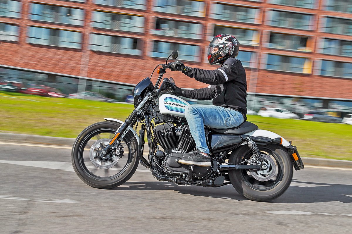 Тест Harley-Davidson Iron 1200. Железный конь из «ламповых» 1950‑х