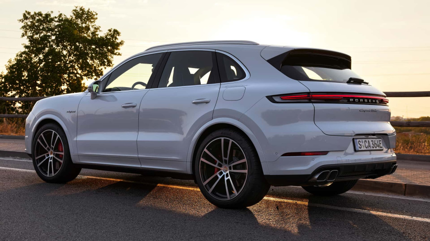 2024-porsche-cayenne-turbo-e-hybrid-rear-3-4.jpg