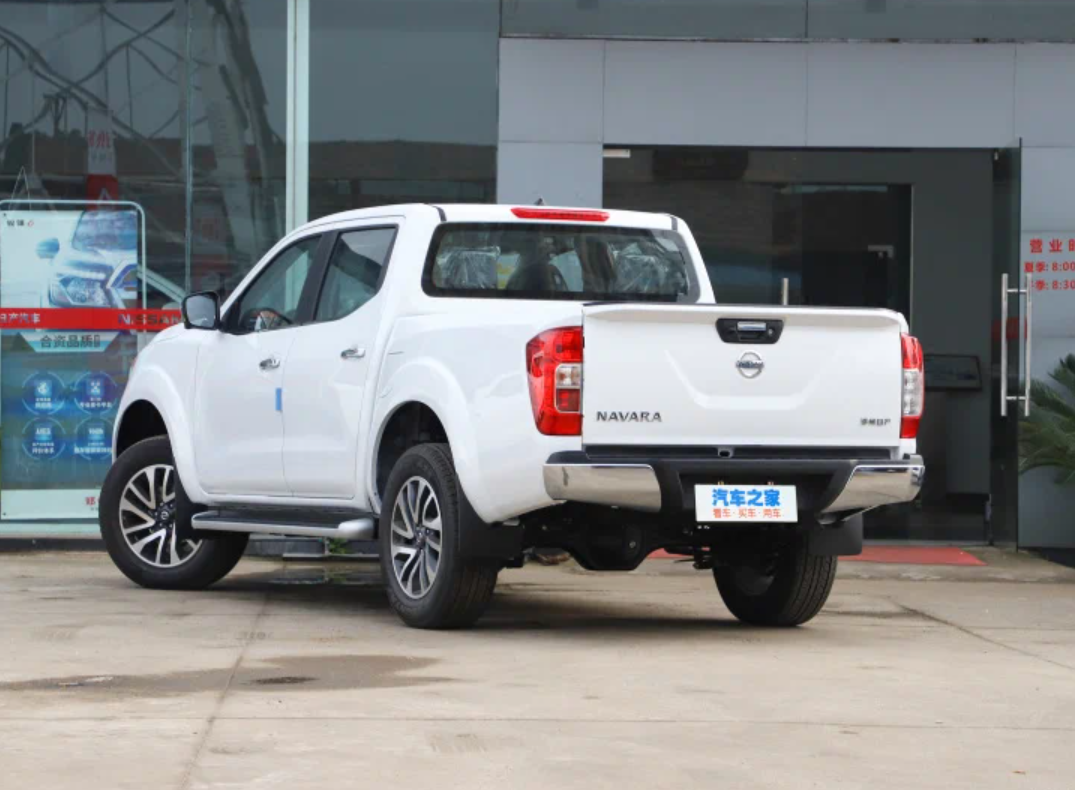 В Россию привезли новый пикап Nissan Navara 2023 за 5 млн рублей