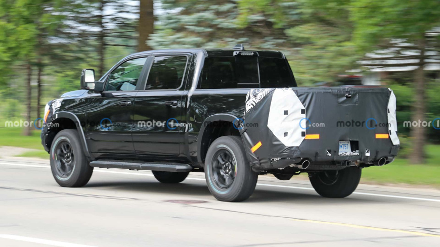 ram-1500-rebel-rear-view-facelift-spy-photo.jpg