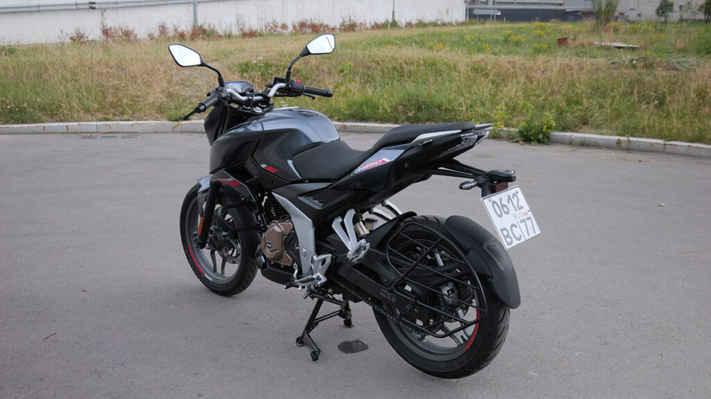 Взял Bajaj Pulsar N250: мое мнение об индийском мотоцикле