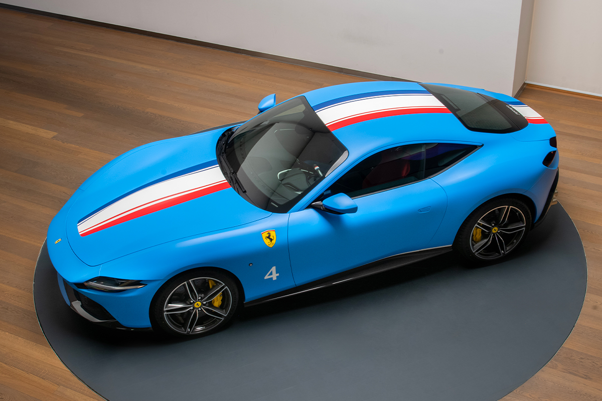 Этот Ferrari Roma создан в честь успеха Ferrari в автомобильной гонке Тур де Франсна 