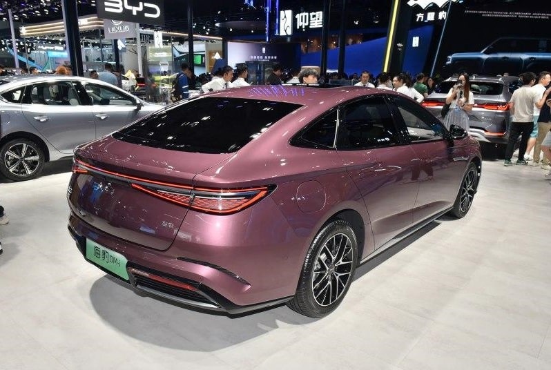 В Чэнду показали все 6 комплектаций гибридного BYD Seal DM-i PHEV