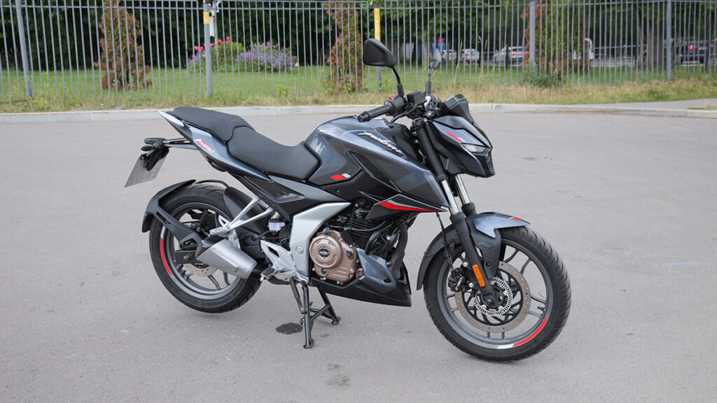 Взял Bajaj Pulsar N250: мое мнение об индийском мотоцикле