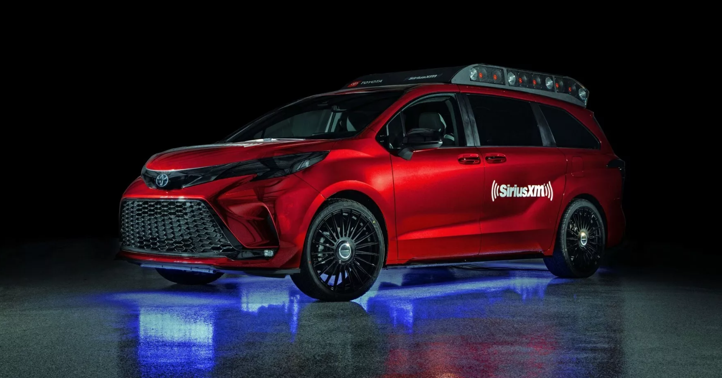 Концепт Toyota Sienna Remix представлен в виде мобильной диджейской будки с 60 динамиками