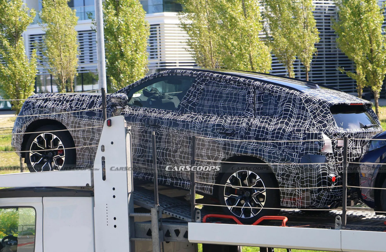 Премиум-кроссовер BMW X3 2025 года показал серийные фары на шпионских снимках