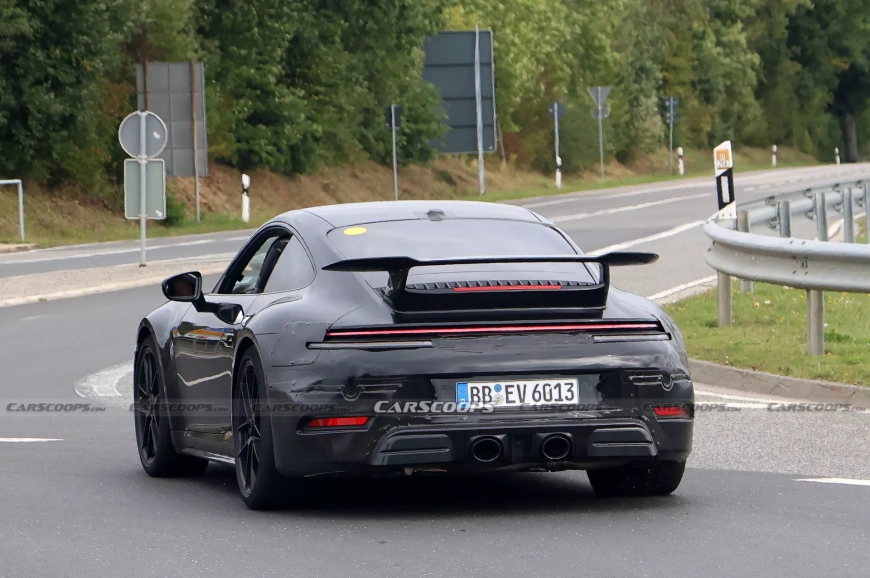 2024-Porsche-911-GTS-Aero-18.webp