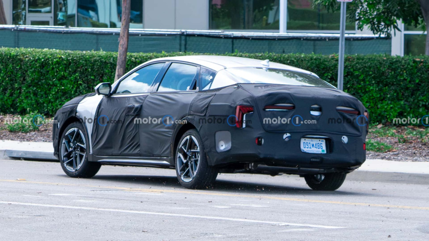 kia-forte-k4-rear-view-spy-photo.jpg