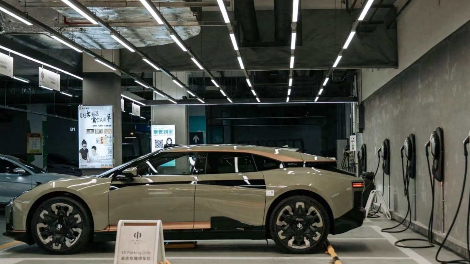 Электрический суперкар HiPhi Z получит более доступную версию в Китае
