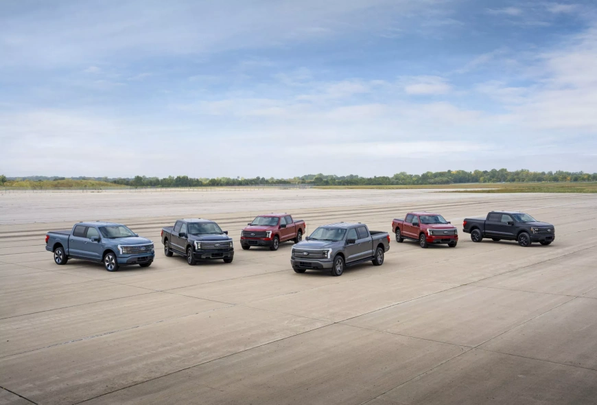 2024-Ford-F-150-Lightning-Family-2048x1388.webp