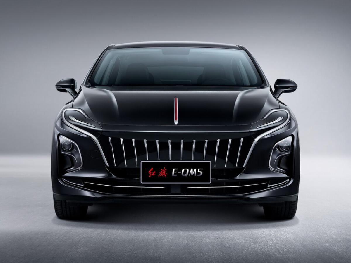 Автопортал «За рулем» провел тест-драйв нового электрического седана Hongqi E-QM5