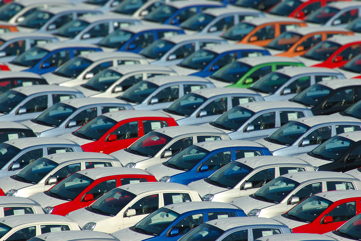 «Ъ»: в России снизились продажи автомашин с пробегом в сентябре 2023 года 