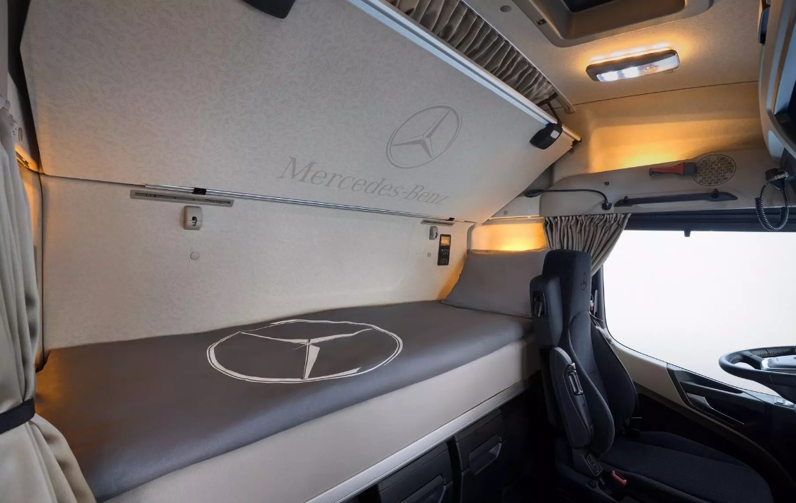 Mercedes показал новейший тягач на электротяге eActros с окупаемостью пять лет