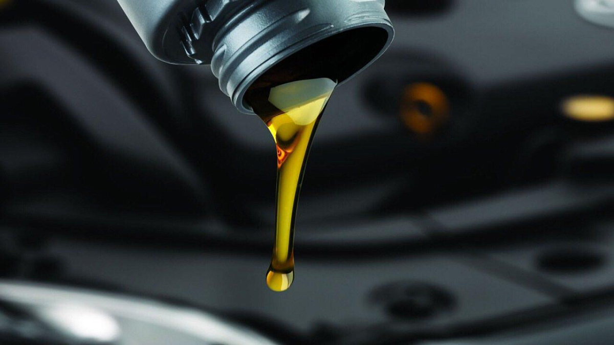 Автопортал «За рулем» рассказал о последствиях заливки в двигатель нерекомендованного моторного масла
