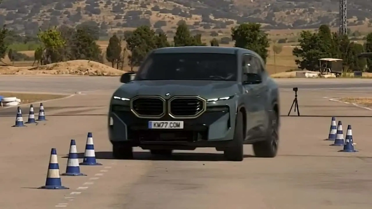 ""Лосиный тест" огромного BMW XM доказывает, что это не самый поворотливый автомобиль 